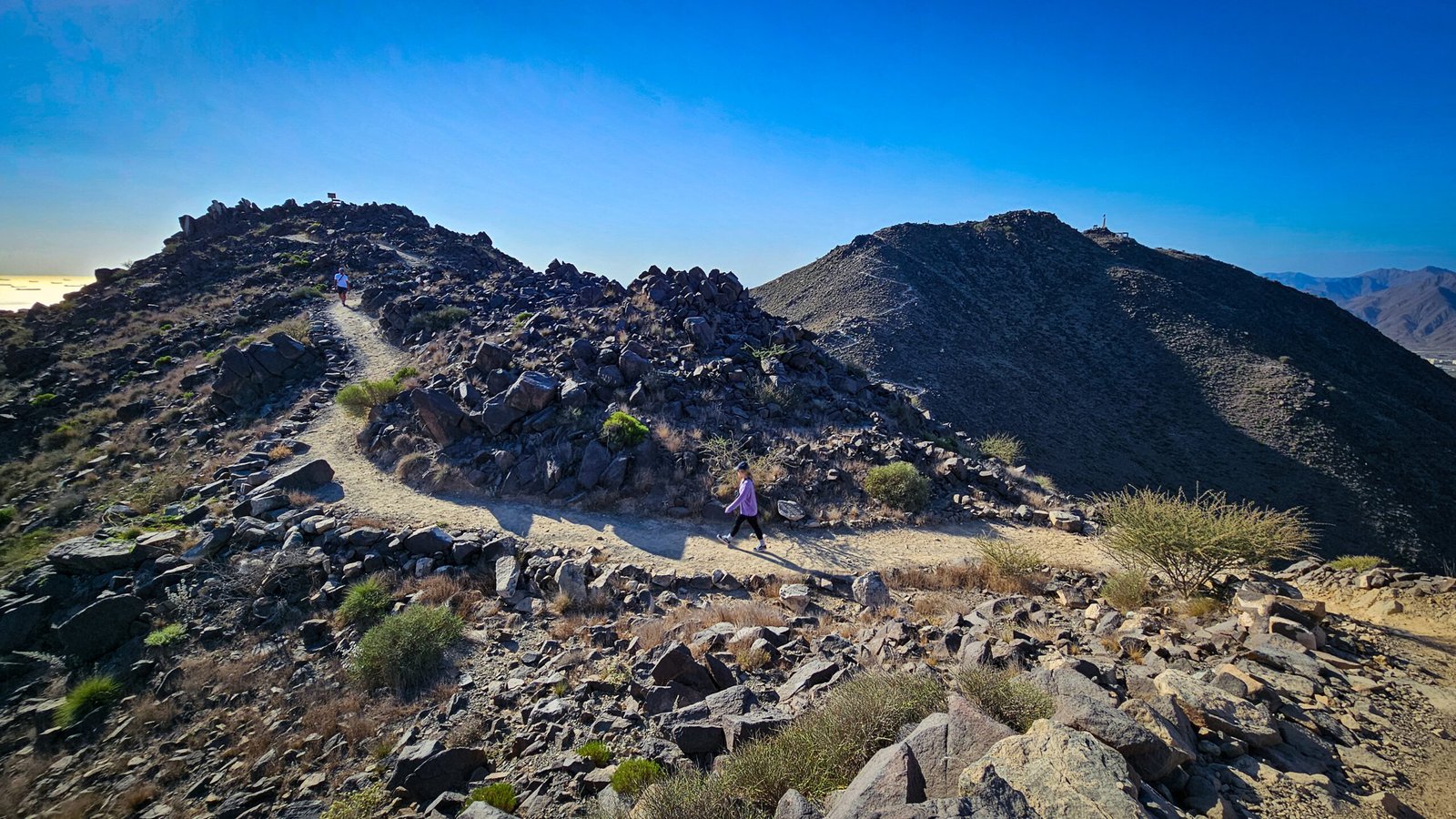 You are currently viewing Al Rabi Hiking Trail: Complete Guide to Khorfakkan’s Popular Mountain Trail (2025)
