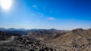 Read more about the article Wadi Shawka Hike: Complete Guide to the Junction Node Loop Trail (2025)
